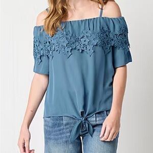 🎉Brannan Ruffled Tie Front Blouse